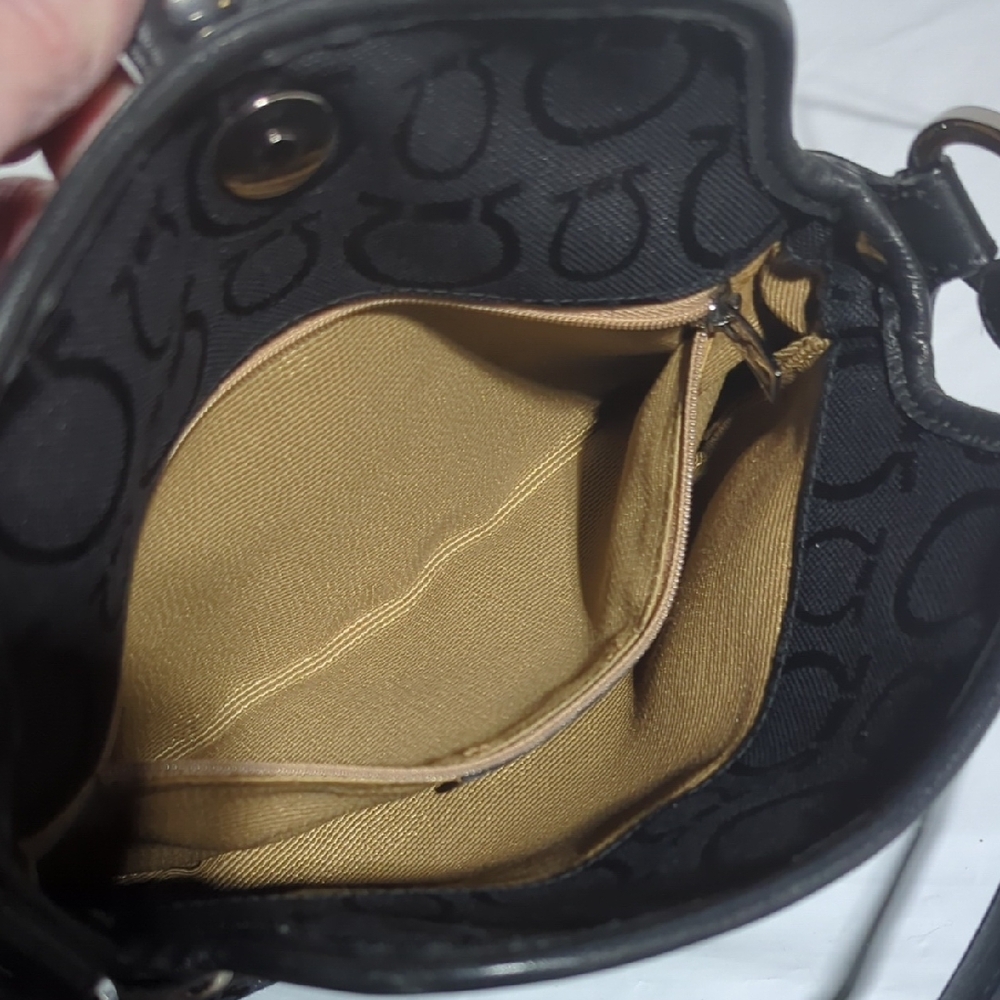 Salvatore Ferragamo Black Shoulder Bag - Picture 9 of 10